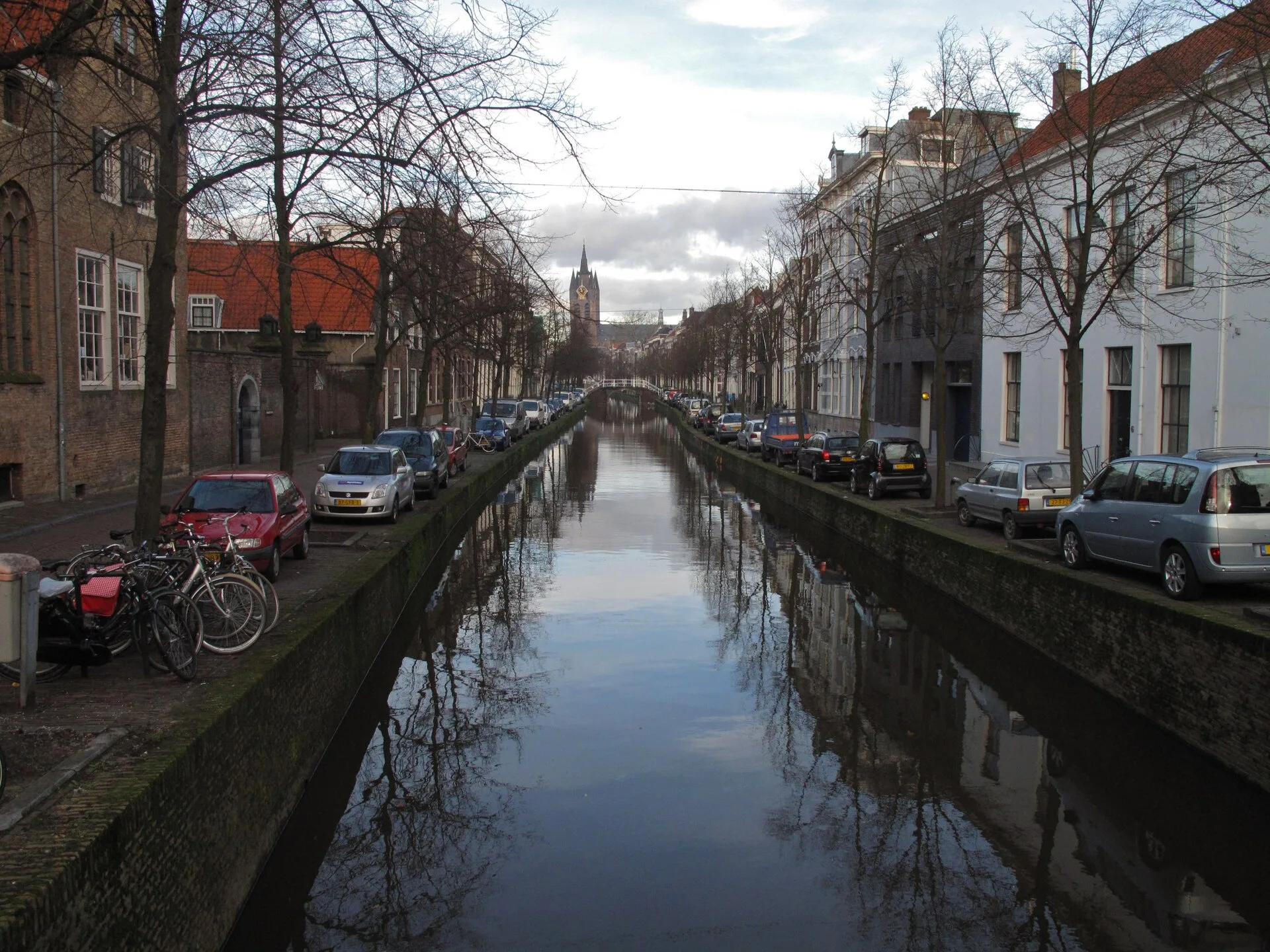 Delft : canaux, faïence bleue et Vermeer